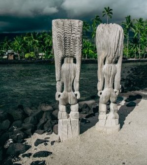 What makes Hawaiian art unique?